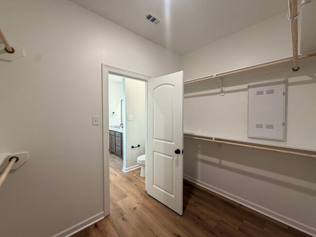 Building Photo - 189 Berkshire Pl