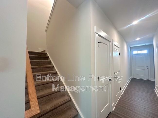 Building Photo - 9542 Munsing Dr