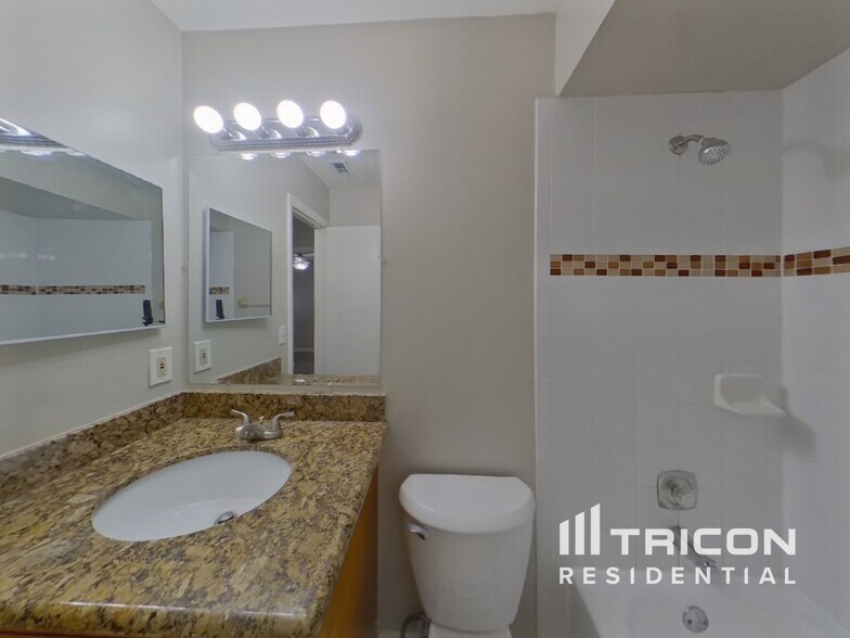 Building Photo - 4715 Grove Point Dr