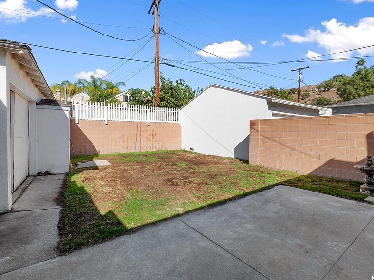 Building Photo - 621 Price Dr