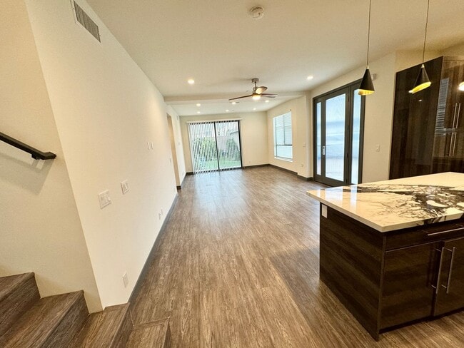 Building Photo - dun8385