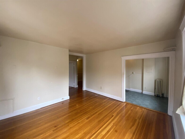 Building Photo - 10 Agassiz St