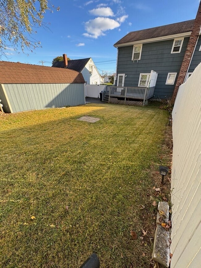 Building Photo - 230 Stonybrook Rd