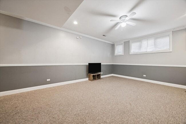 Building Photo - 641 E 50th St