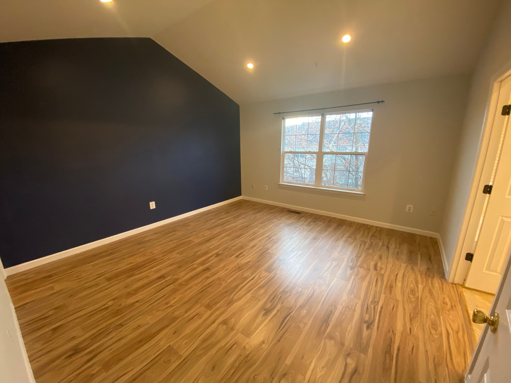 Building Photo - 5830 Shady Oak Ln