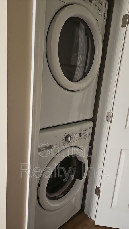 Building Photo - 2038 St Anthony St