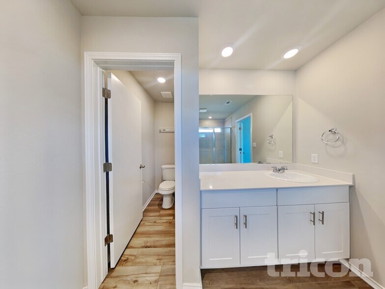 Building Photo - 5105 Sidesaddle Dr