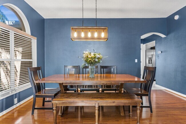 Building Photo - 545 Tuscanny St