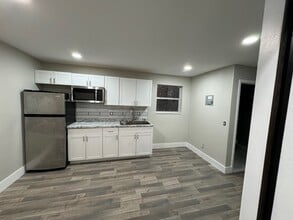 Building Photo - 315#A Efficiency Apartment