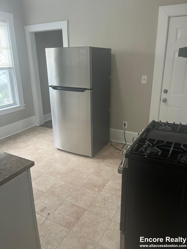 Building Photo - 186 Bowdoin St