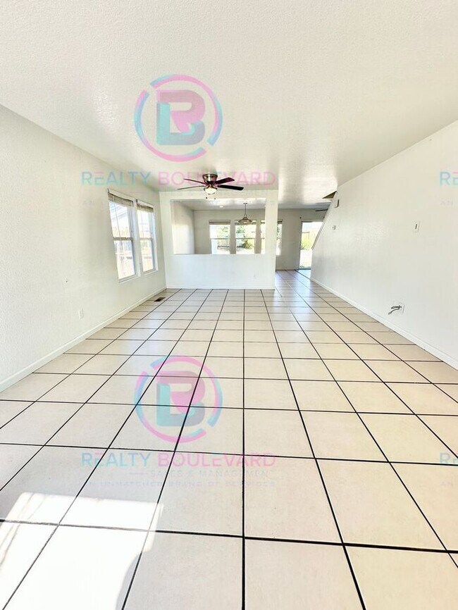 Building Photo - 1/2 Month Free!! Modern Comfort Meets Conv...