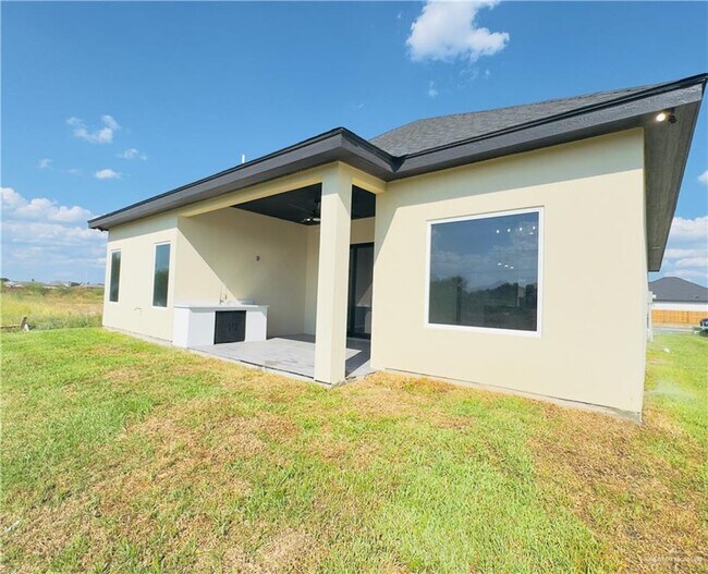 Building Photo - 43 N Woody Rd