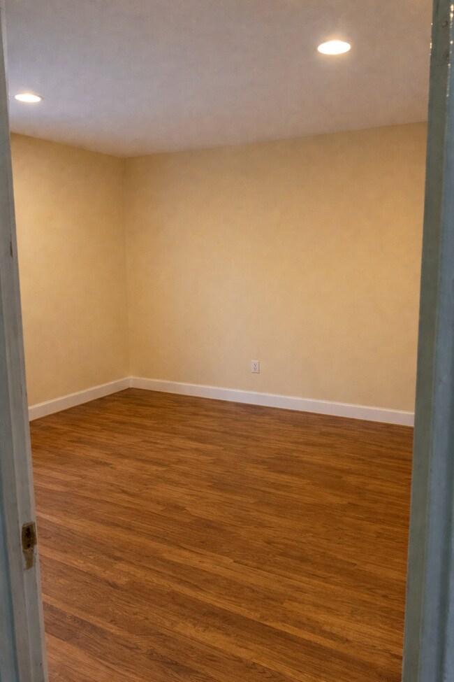 Building Photo - "Charming 3-Bedroom Oasis on Sunset Avenue – 1892 Sq. Ft. of Comfort and Style in Pasadena!"