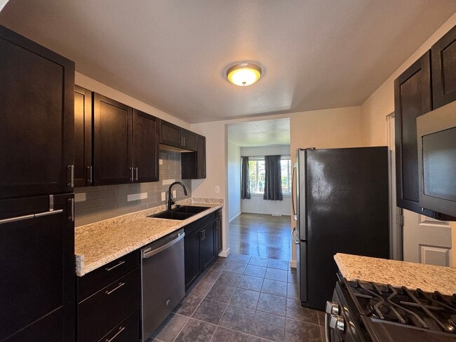 Building Photo - 3 Bedroom In East Tacoma!