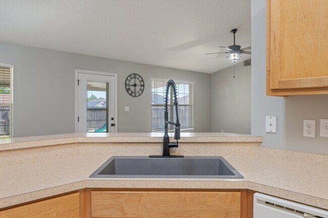 Building Photo - 208 Citadel Ln