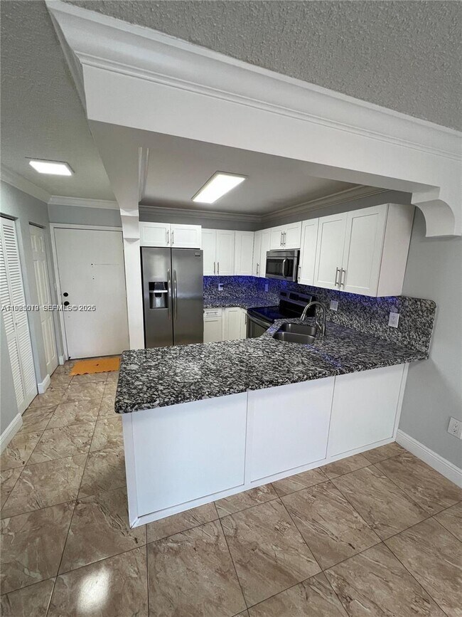 Building Photo - 1075 W 68th St