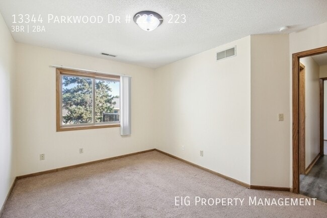 Building Photo - 13344 Parkwood Dr