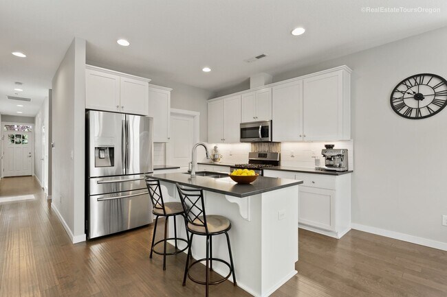 Building Photo - Bright and Modern Home Near Woodstock with...