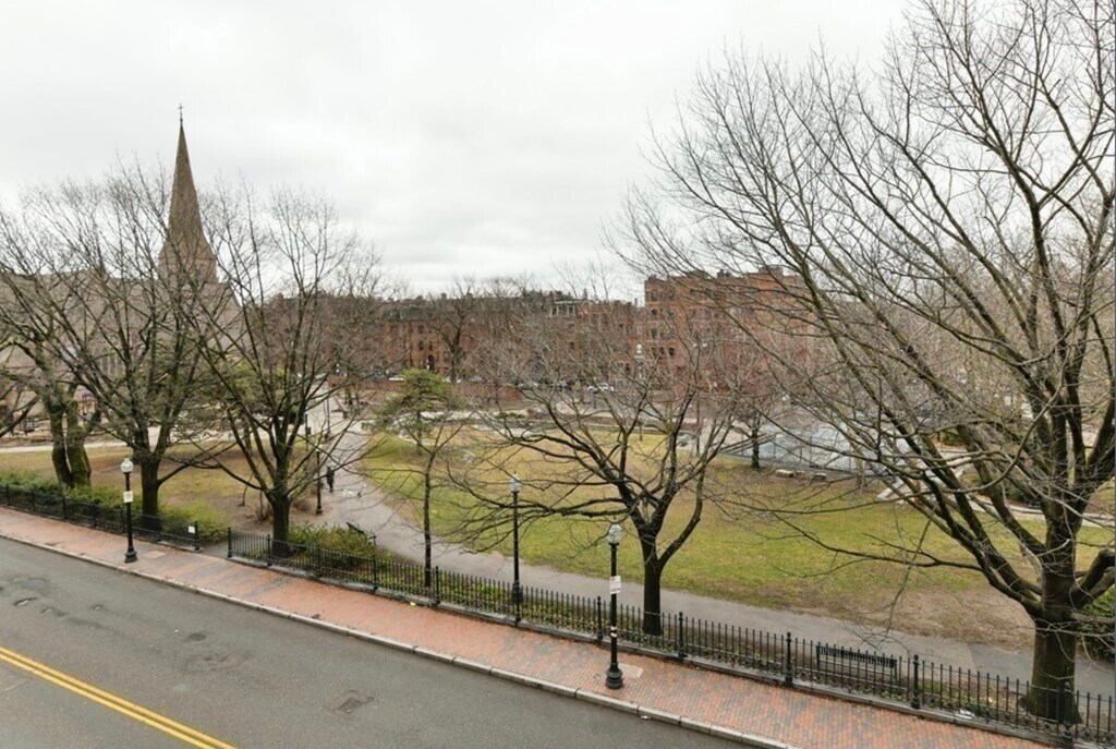 Building Photo - 219 W Newton St