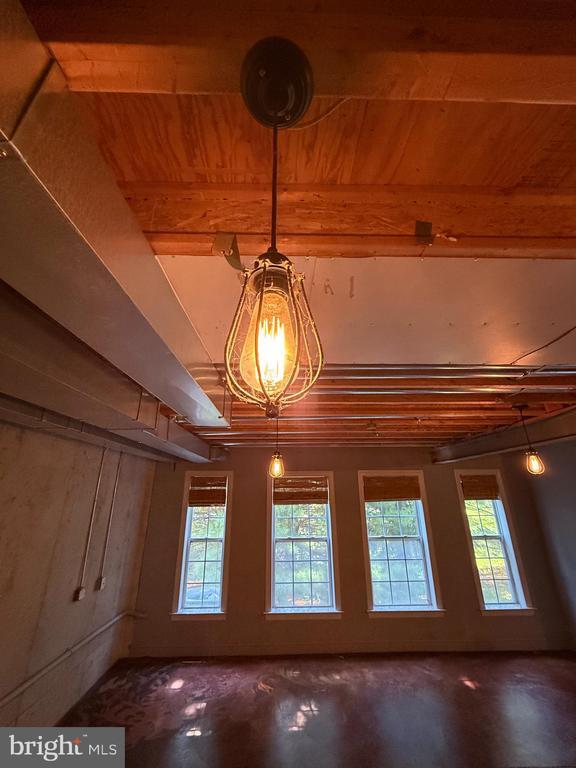 Building Photo - 59 Old Barn Dr
