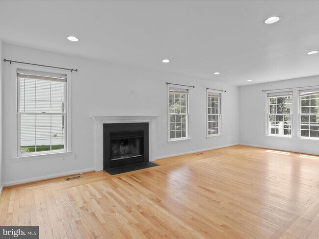 Building Photo - 1518 Summerset Pl