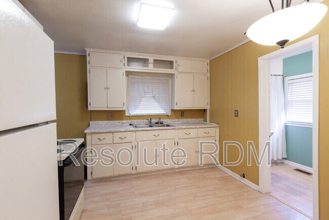 Building Photo - 1644 N Centennial St