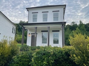 Building Photo - 3BD/3.5BA Available for Mid-August Move In