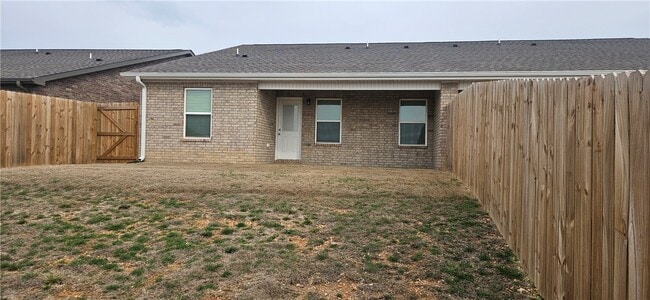 Building Photo - 523 NW 68th Ave