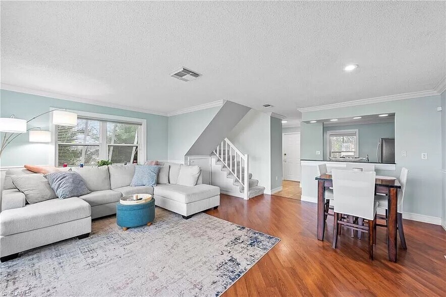 Large living area - 25486 Cockleshell Dr