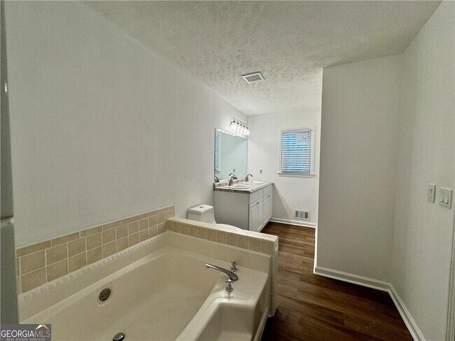 Building Photo - 3945 Peninsula Ct