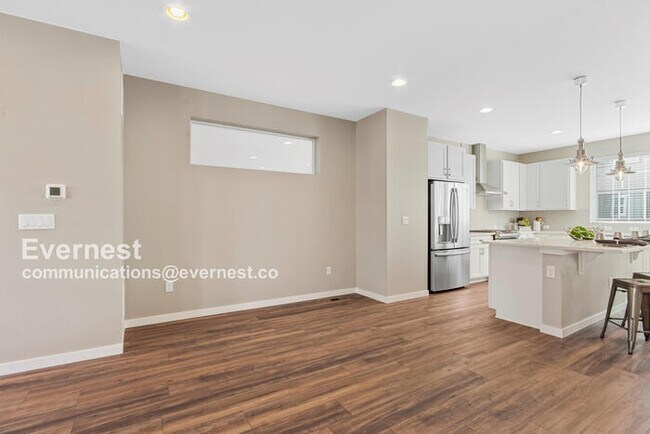 Building Photo - 8970 Southurst St