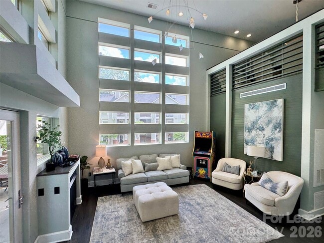 Building Photo - 420 Queens Rd