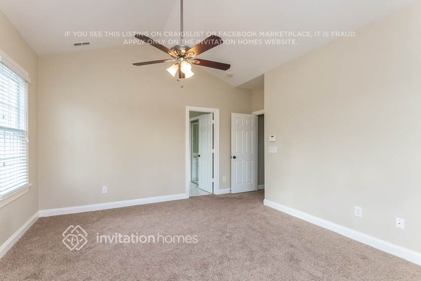 Building Photo - 15903 Kelly Park Cir