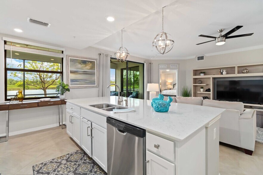 Building Photo - 10805 Tarflower Dr