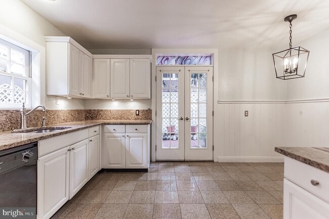 Building Photo - 323 Cypress St