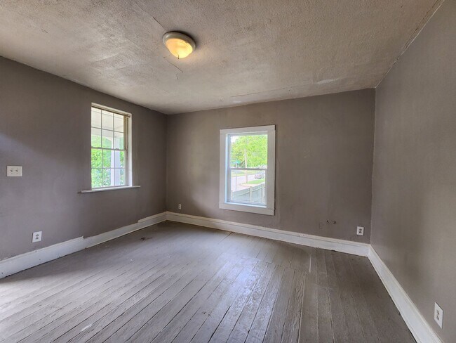 Building Photo - 517 N 14th St