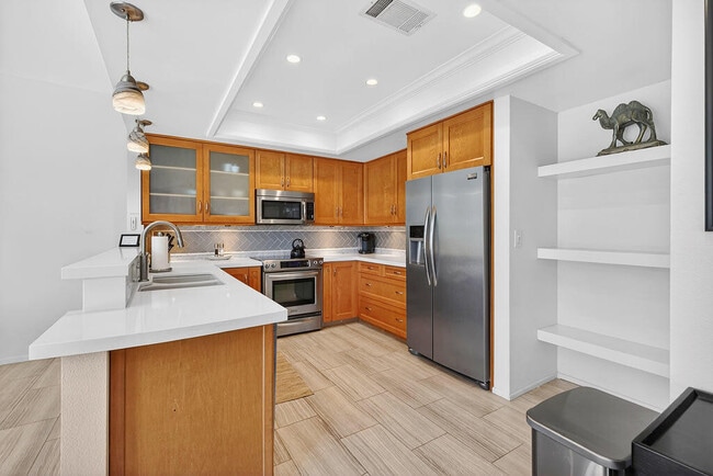 Building Photo - 55105 Oak-Hill