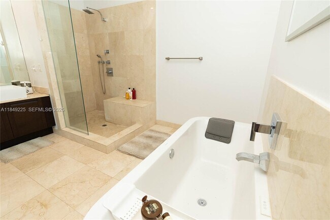 Building Photo - 150 Sunny Isles Blvd