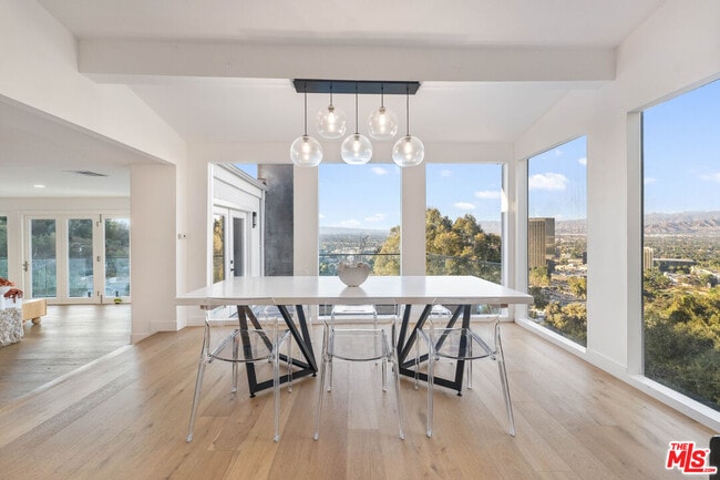 Building Photo - 3541 Multiview Dr