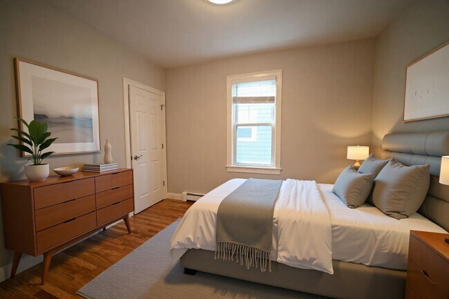 Building Photo - 3Br/2Bth in Brookline! Close to Rt.9, very quiet area, walk to JP Pond!