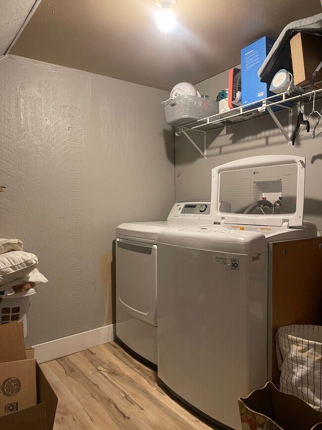 Building Photo - Updated 2 Bedroom 1 Bathroom Lower Level Apartment in Bungalow in Denver's Barnum Neighborhood