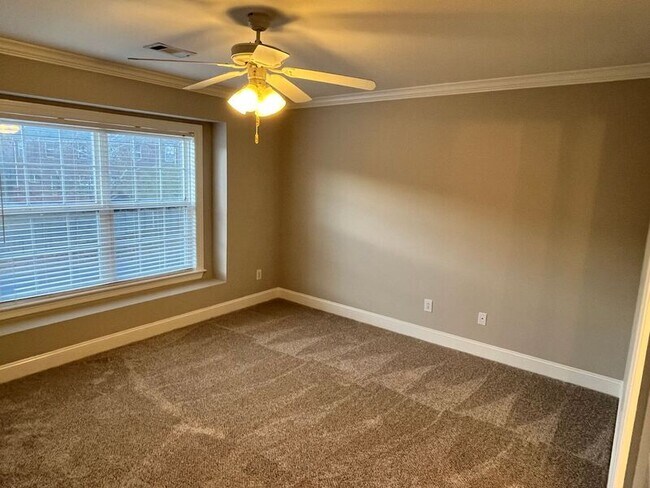 Building Photo - 9739 Valley Springs Dr