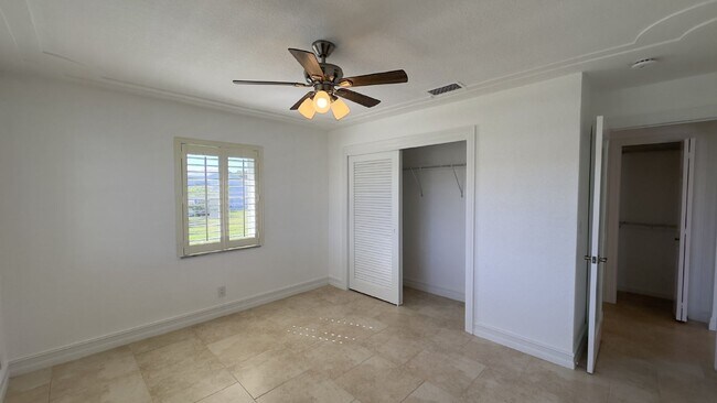 Building Photo - Lakefront 2BR Home in 55+ Leisureville Community