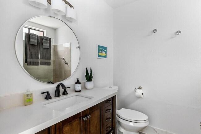 Building Photo - Beautiful fully furnished 3 bedroom home in Palm Springs (Monthly Only - No Long Term)