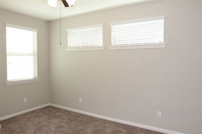Building Photo - 12102 La Strada St