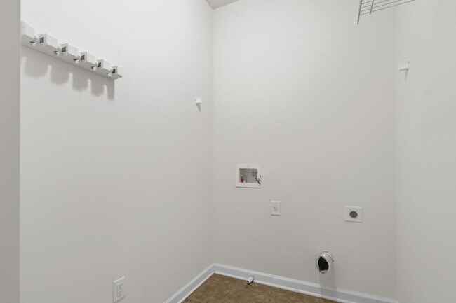 Building Photo - 2301 Marion Walk Dr SE
