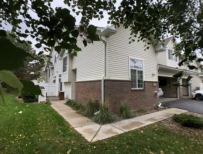 Building Photo - 15546 Garnet Way