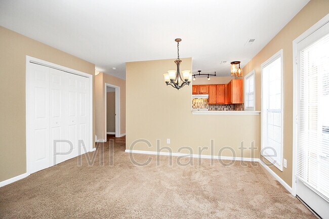 Building Photo - 1815 Butterfly Ln