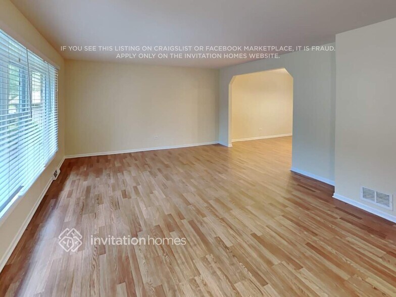 Building Photo - 23017 Lakeshore Dr