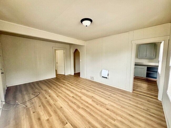 Building Photo - 1/2 off 1st Month's rent!  Newly Updated 2 Bedroom Apartment in Country Setting!